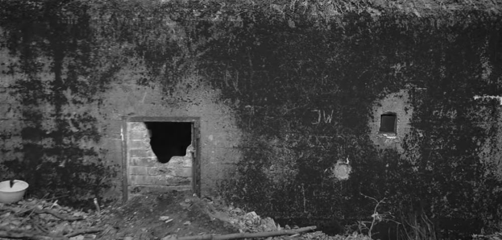 Kolejni twórcy internetowi odwiedzają bunkier satanistów w Halembie