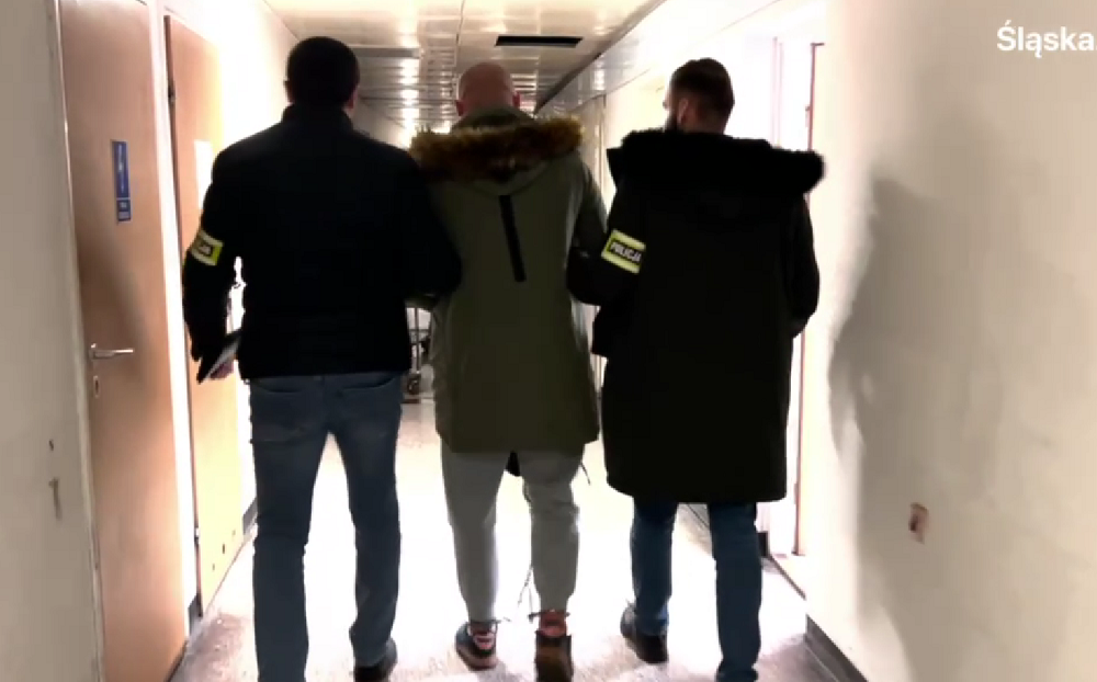 Ruda Śląska: Policjanci odnaleźli w garażu 28-latka - 12 kg marihuany, broń i amunicję