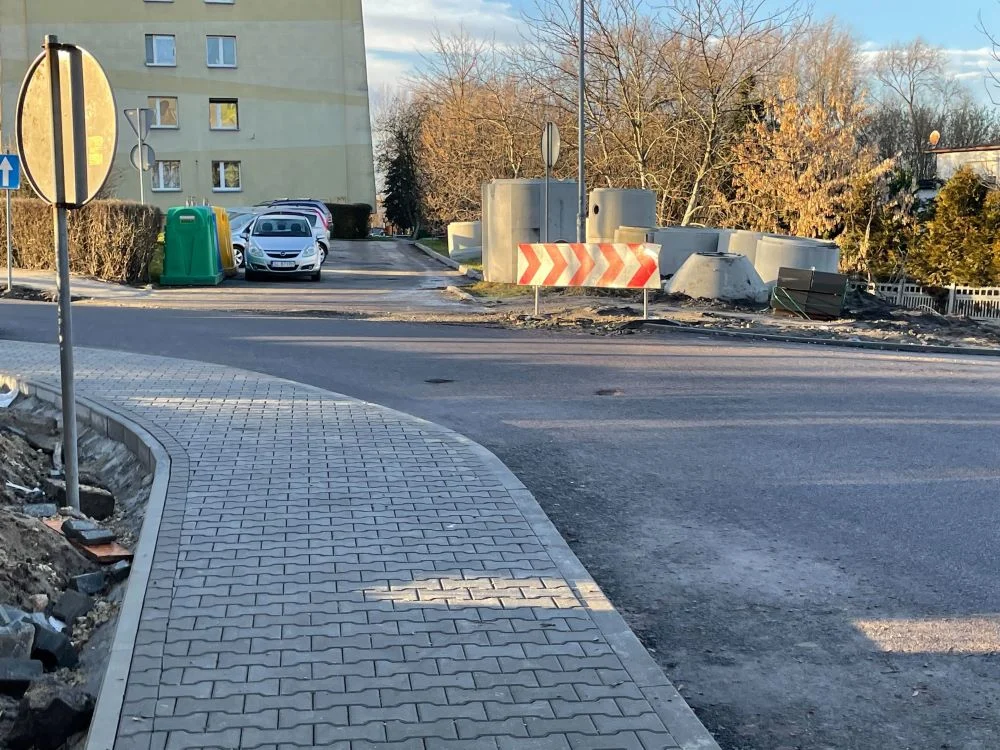 Kierowcy w Halembie mistrzami slalomu. Omijają dziury na ulicy Miodowej