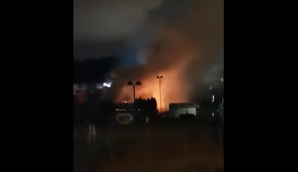 Pożar na terenie ogródków działkowych! Z ogniem walczyło siedem jednostek straży pożarnej