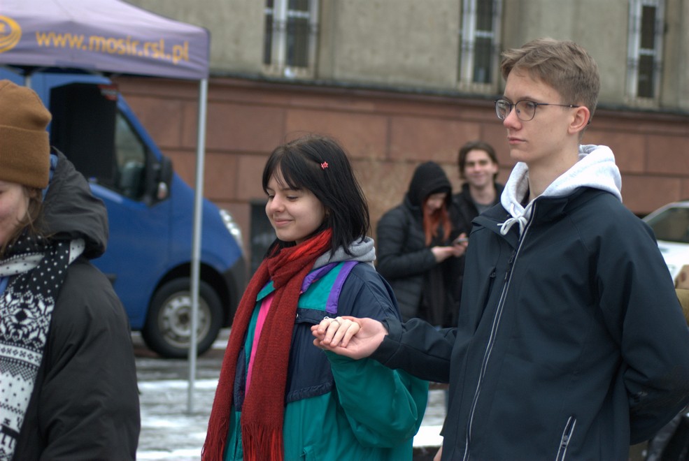 Ruda Śląska: Tegoroczni maturzyści zatańczyli poloneza na nowobytomskim rynku