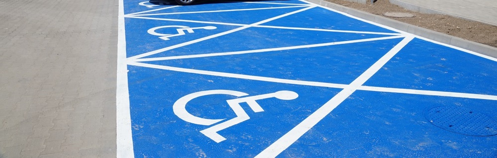 Parking dla niepełnosprawnych. Najważniejsze informacje o parkingach w mieście