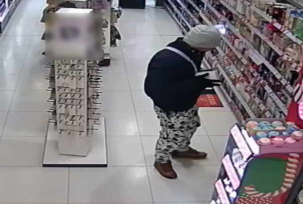 Wiesz coś o kradzieży lub rozpoznajesz mężczyznę ze zdjęć? Powiadom Policję!