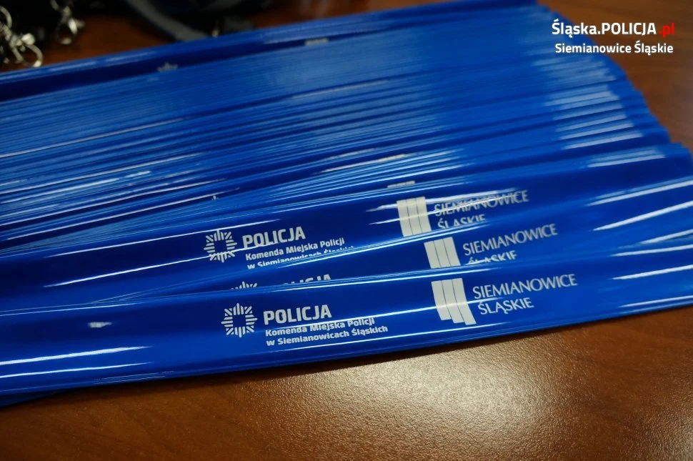 Działania "Bezpieczny Pieszy" z odblaskami. Policjanci przypominali o bezpieczeństwie