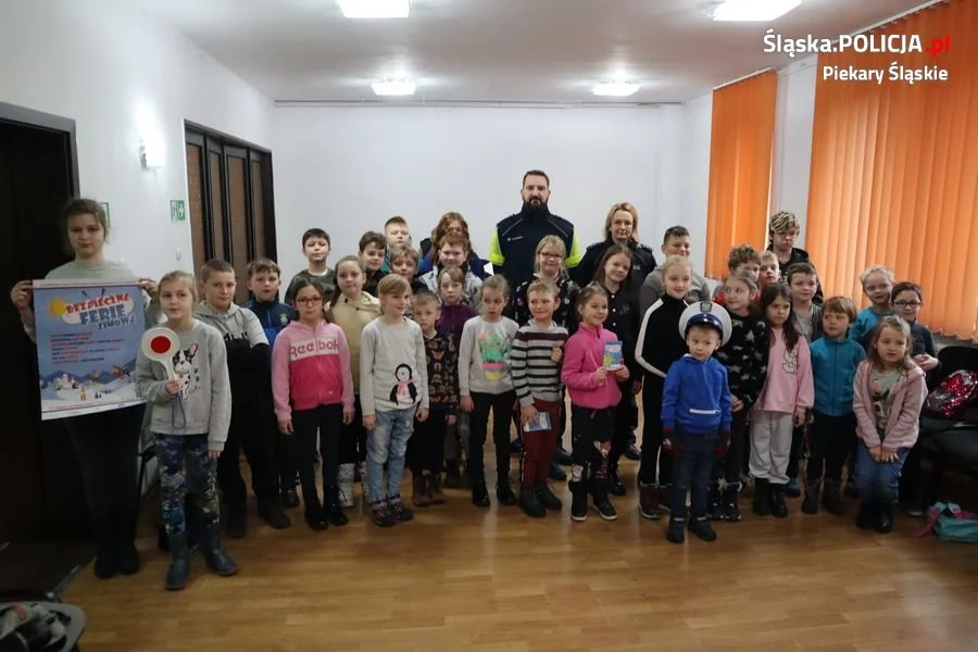 Bezpieczne ferie z piekarskimi policjantami. Przypomnienie o zasadach bezpieczeństwa