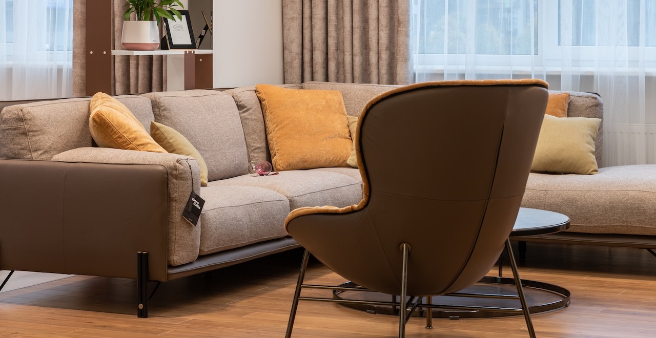 Jaką tkaninę obiciową wybrać na świąteczne krzesła?