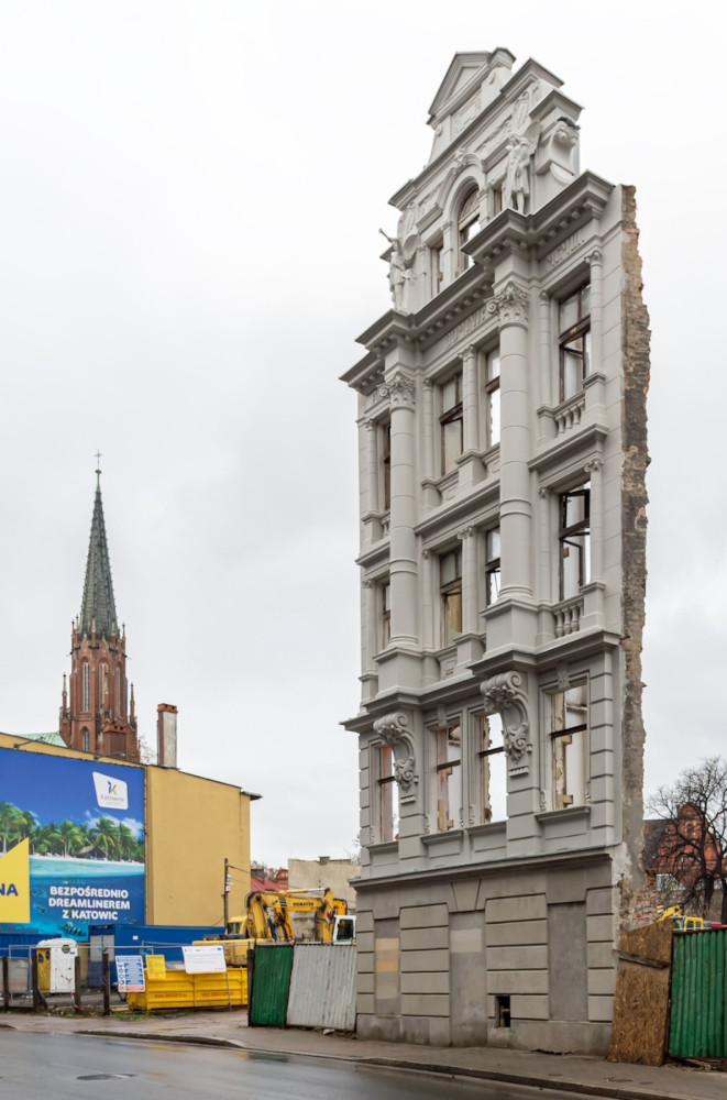 Kwietniewskiego 11 - wykonawca odsłonił zabytkową elewację