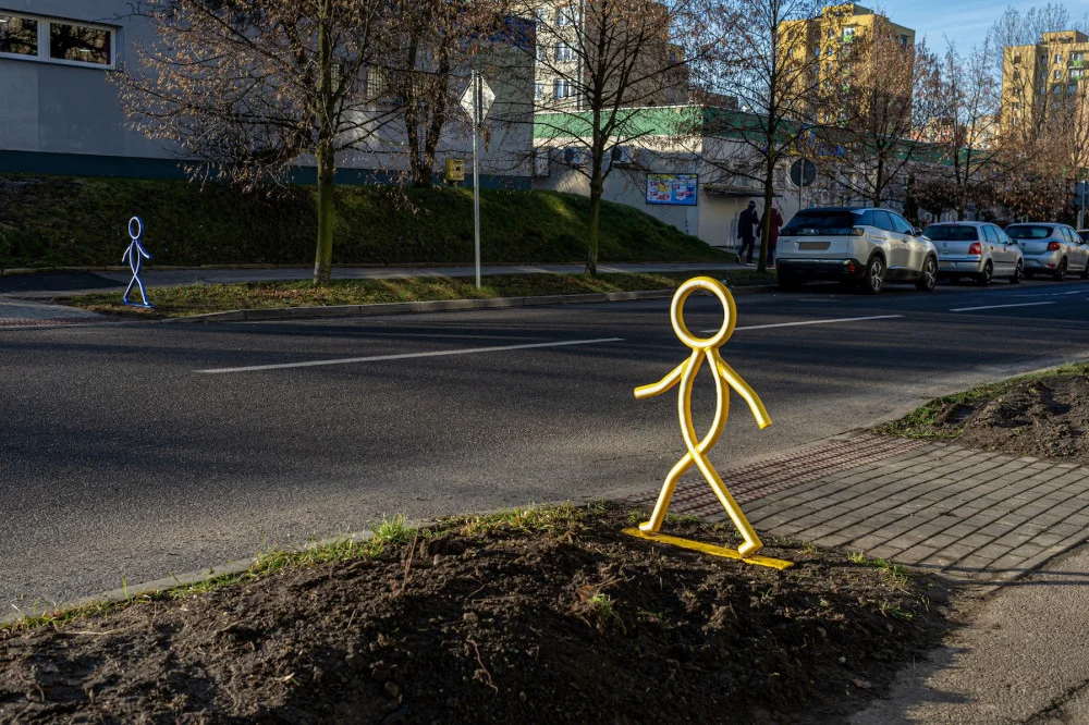 W 10 lokalizacjach staną odblaskowe sylwetki pieszych