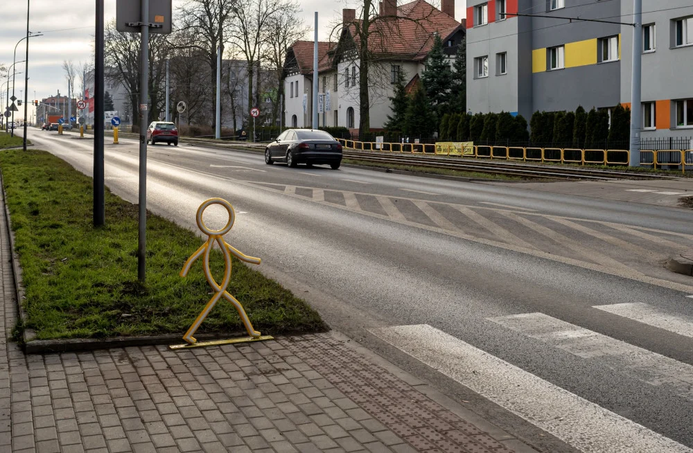 W 10 lokalizacjach staną odblaskowe sylwetki pieszych