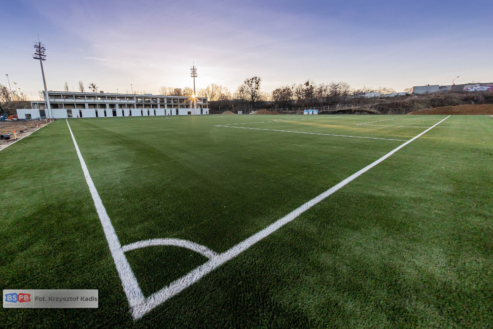 Trwa budowa obiektu piłkarskiego Polonii Bytom. Kontynuowane są prace przy budynku klubu