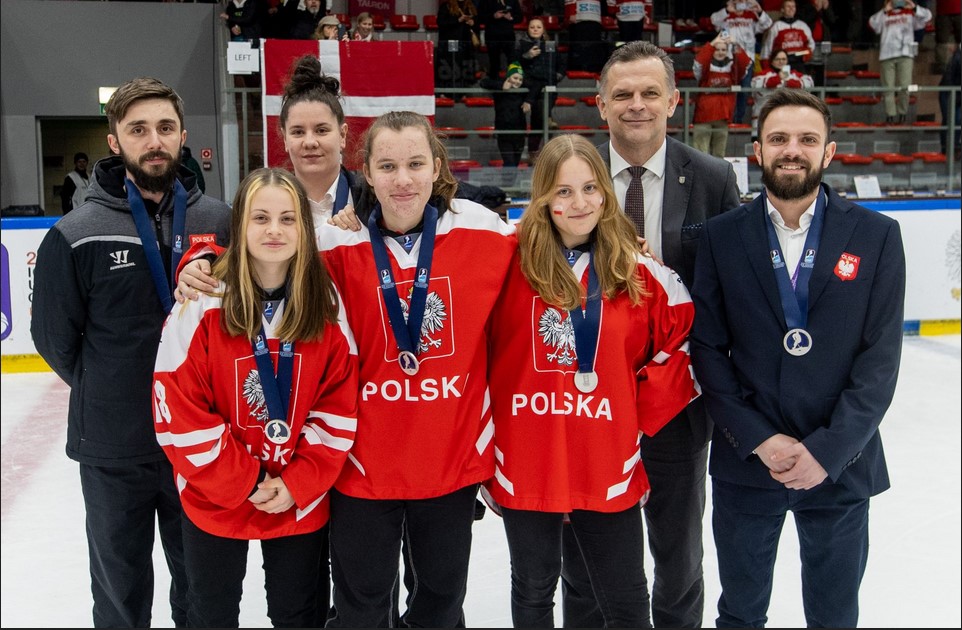 Bytomskie hokeistki zdobyły srebrne medale w Mistrzostwach Świata U18