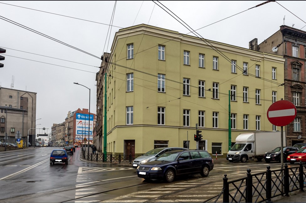 Odsłoniła się elewacja wyremontowanej kamienicy z XIX wieku