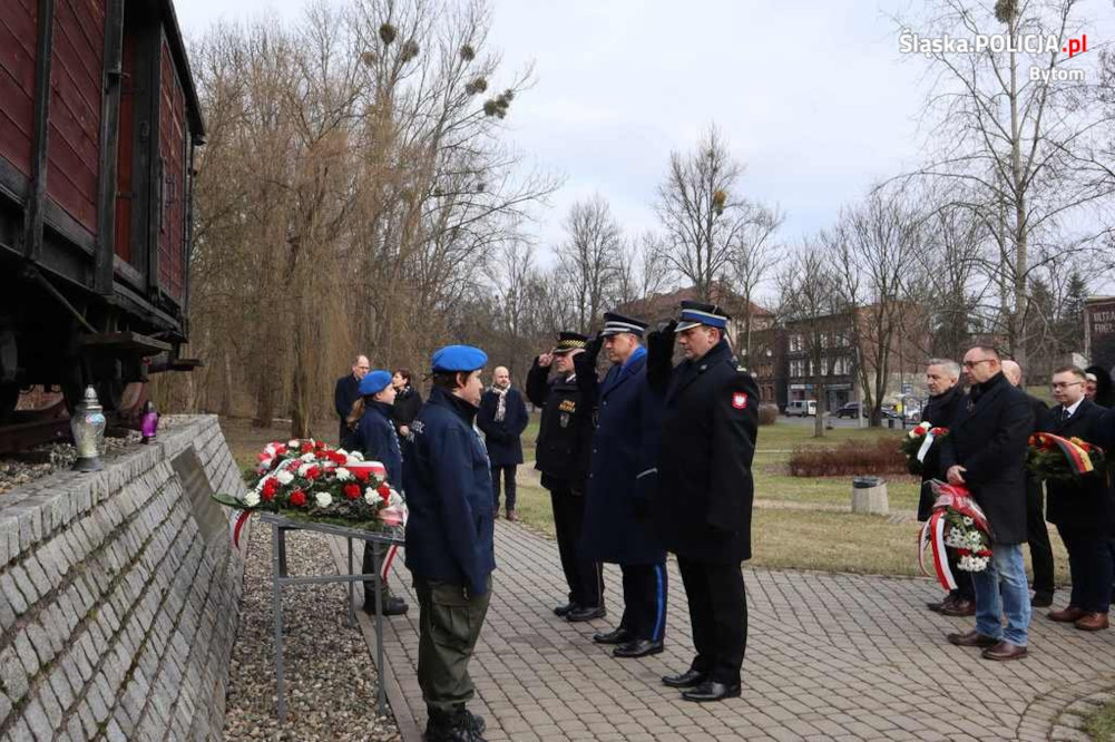 Bytomscy policjanci pamiętają o ofiarach Tragedii Górnośląskiej