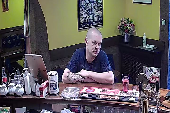 Ukradł telefon z kawiarni. Rozpoznajesz go?