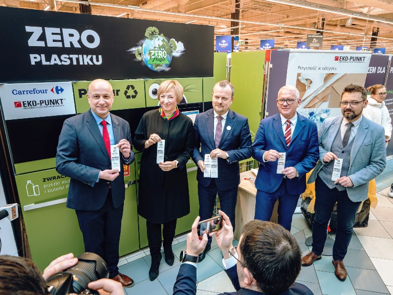 Carrefour zapłaci klientom za plastik i aluminium