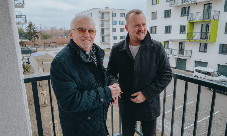Nowe osiedle komunalne pełne życia. Pierwsi lokatorzy odebrali klucze