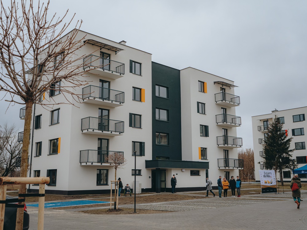 Nowe osiedle komunalne pełne życia. Pierwsi lokatorzy odebrali klucze