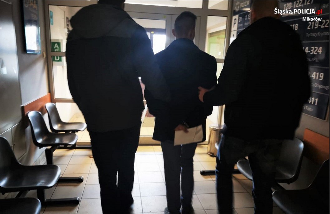 Katowiczanin zatrzymany przez mikołowskich policjantów. Miał przy sobie narkotyki