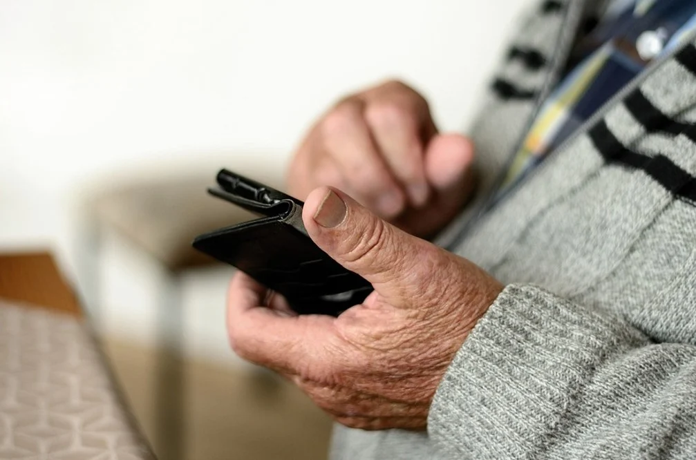 66-latek z Mikołowa oszukany metodą na "policjanta". Policja ostrzega mieszkańców