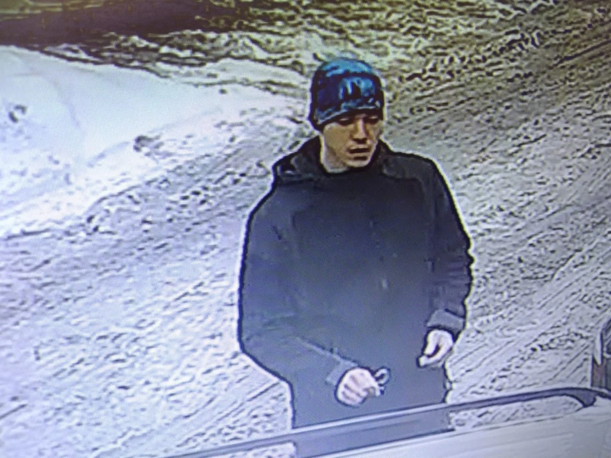 Podejrzany o kradzież telefonu i pieniędzy. Rozpoznajesz go?