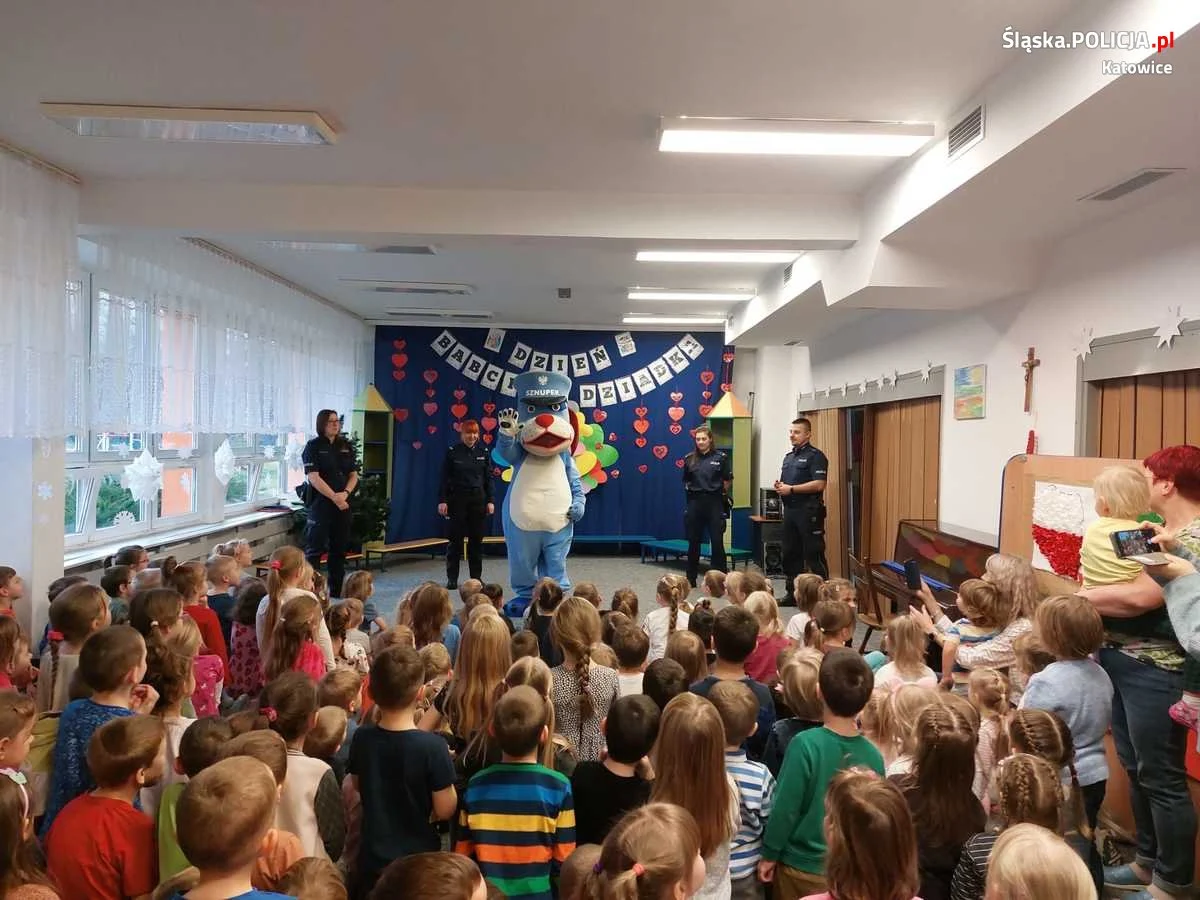 Dzielnicowi odwiedzili katowickie szkoły