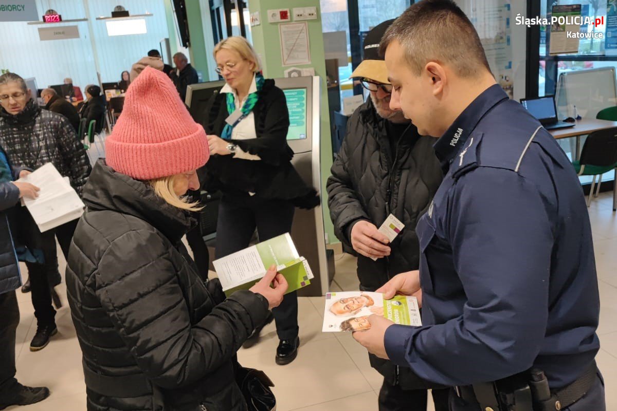 Wspólne działania policji i katowickiego ZUS-u z okazji Dnia Babci i Dziadka
