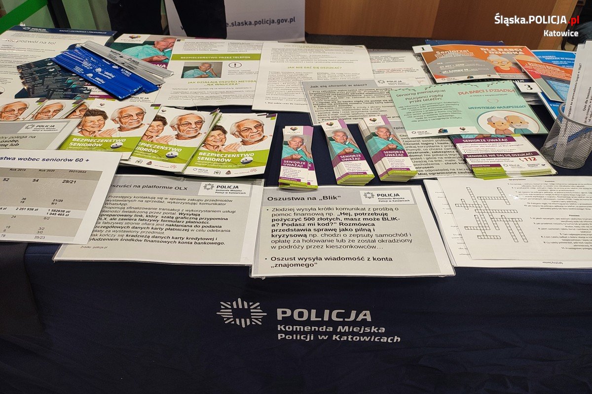 Wspólne działania policji i katowickiego ZUS-u z okazji Dnia Babci i Dziadka