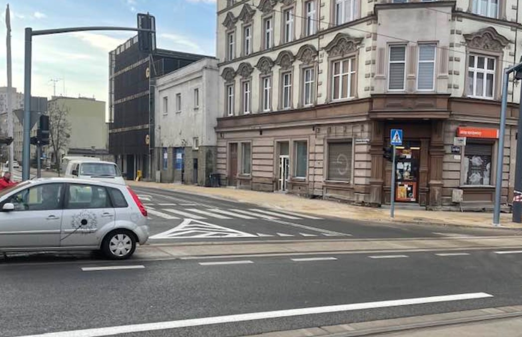 Prace drogowe na 3 Maja zakończone. Kiedy wróci ruch komunikacji miejskiej?