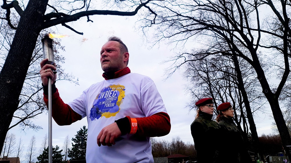 Chorzów: Uczniowie pobiegli ze Światłem Pokoju