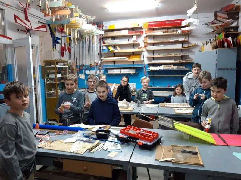 [ZDJĘCIA] Od dwóch dekad przepiękne lotnicze modele powstają na osiedlu 700-lecia Żor