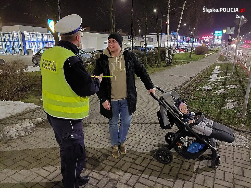 Policjanci przeprowadzili profilaktyczną akcję "Bezpieczny Pieszy" 6