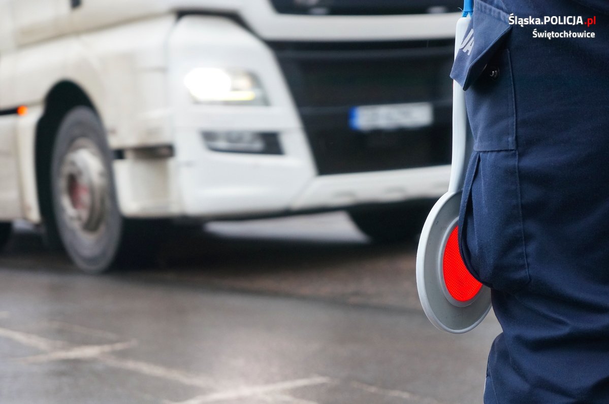 Świętochłowicka drogówka apeluje o zachowanie ostrożności oraz zdjęcie nogi z gazu!