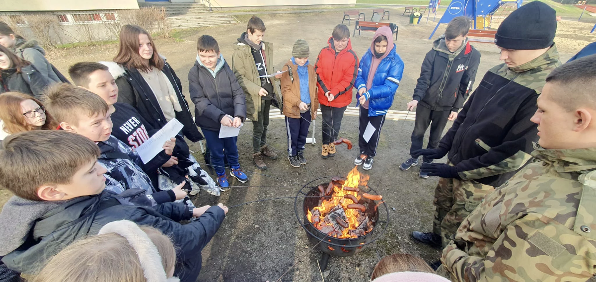 Uczniowie wzięli udział w "Zimowej grze terenowo – wojskowej"