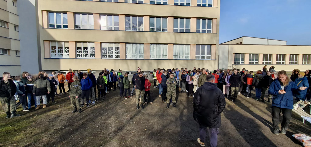 Uczniowie wzięli udział w "Zimowej grze terenowo – wojskowej"
