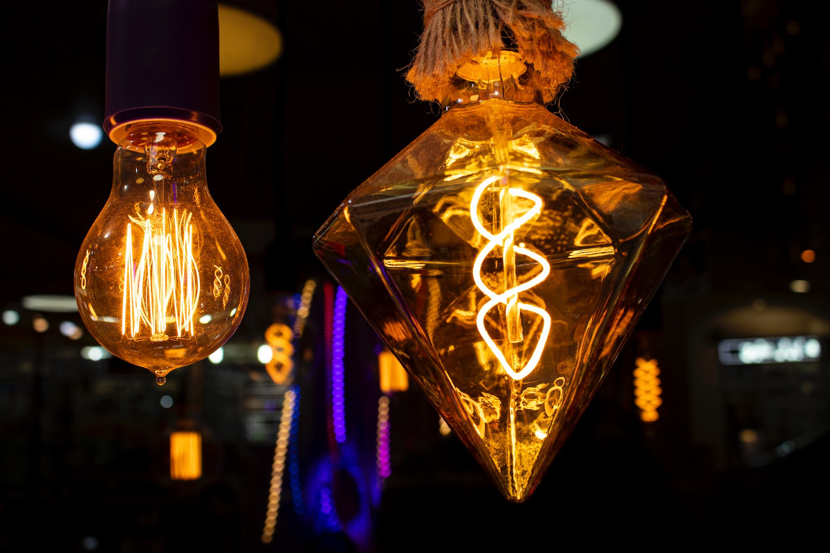 Jak dopasować lampy sufitowe do stylu wnętrzarskiego? Sprawdzamy!