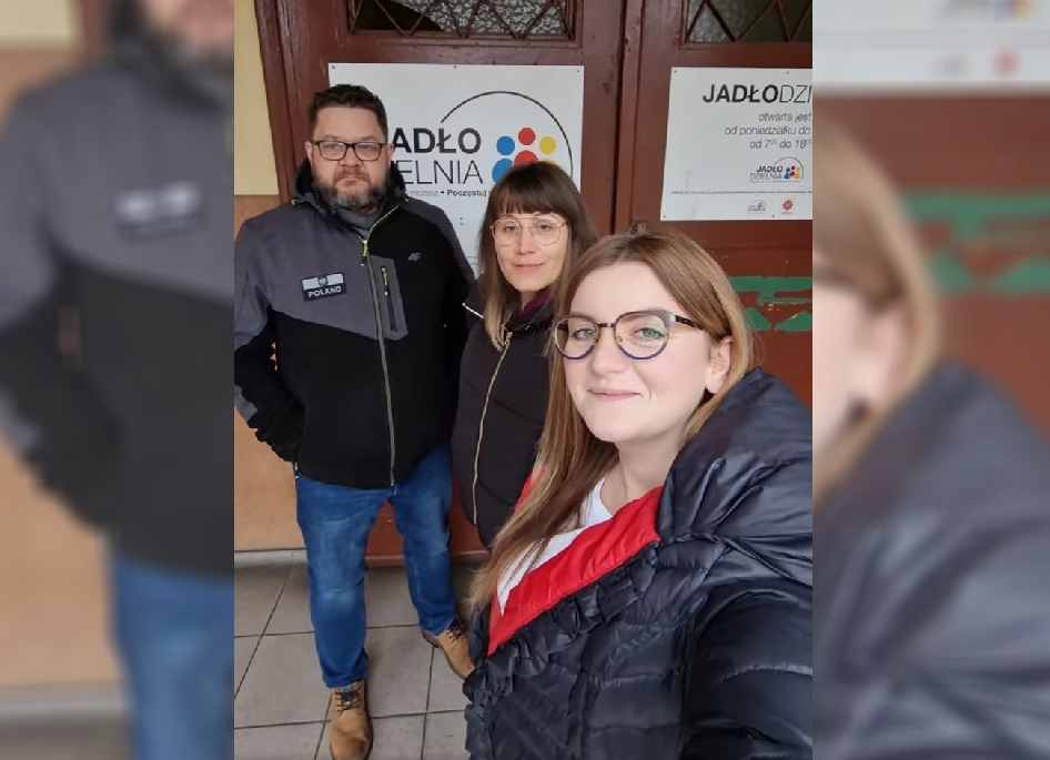 Maturzyści z Zabrza dzielą się jedzeniem 