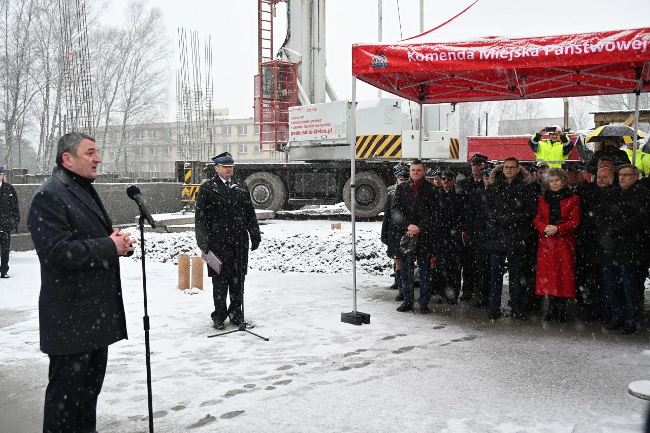 Premier Mateusz Morawiecki odwiedził Rude Śląską. Zainaugurował budowę nowej strażnicy / fot. UM Ruda Śląska 13