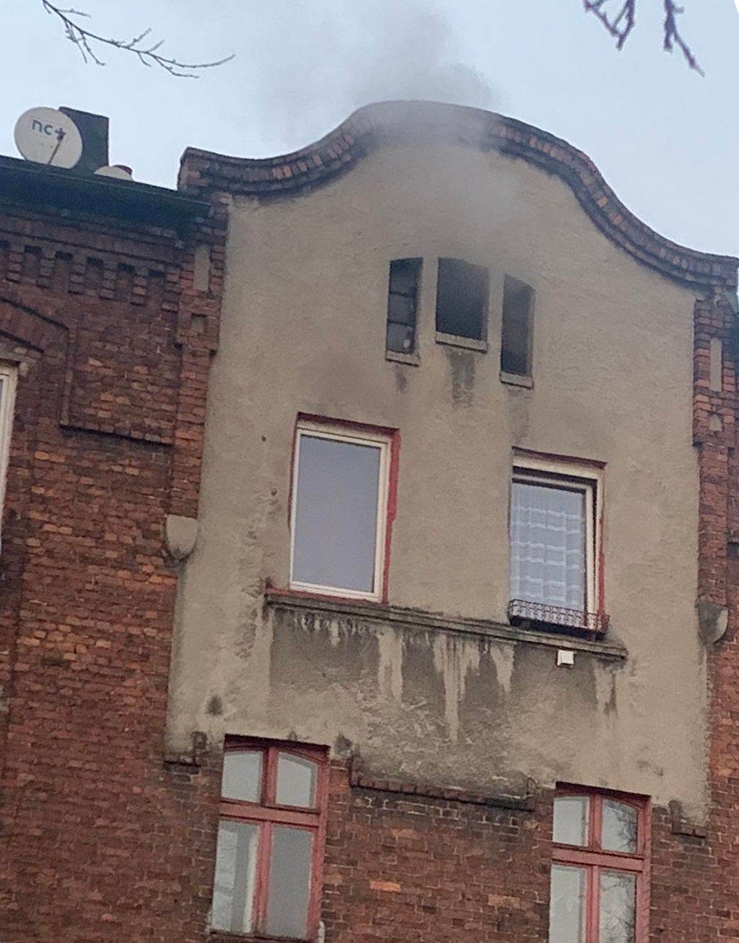 Pożar przy ul. Kunickiego. Na poddaszu wybuchł ogień