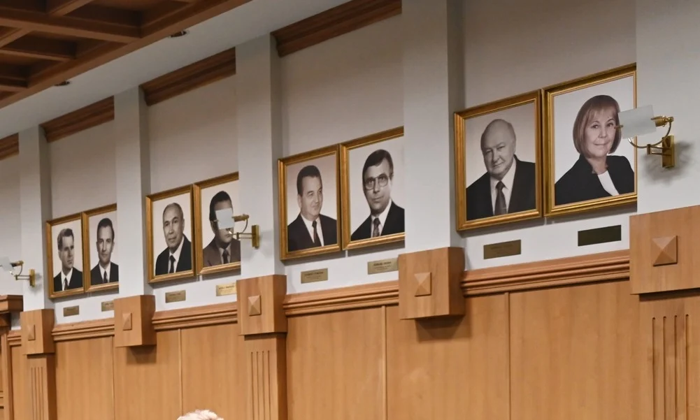 Portret Grażyny Dziedzic zawisł w Sali Sesyjnej Urzędu Miasta Ruda Śląska