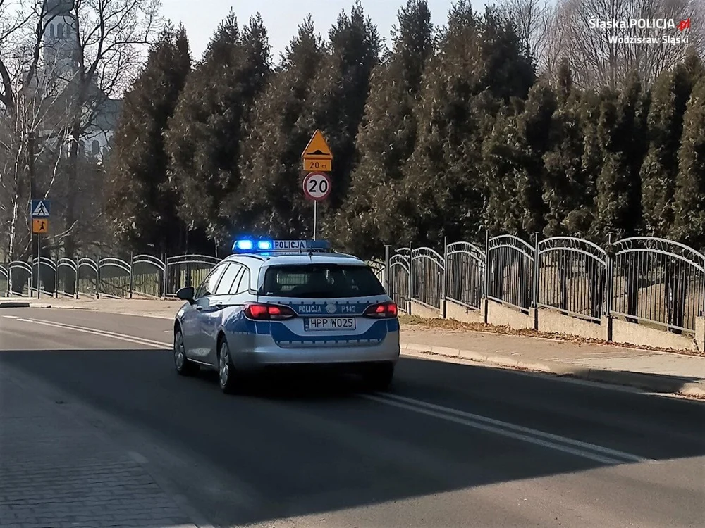 Nieprawidłowo wyprzedzał. Efektem były uszkodzone cztery samochody