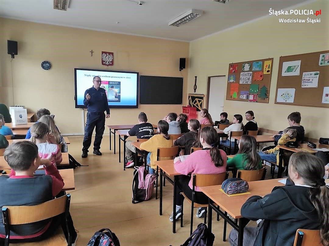 Spotkanie z młodzieżą ZSP nr 5 w Wodzisławiu Śląskim w ramach kampani "Z głową w sieci"