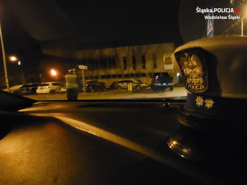 Uciekał przed policjantami "bo miał powód". Badanie wykazało u niego prawie 2 promile!