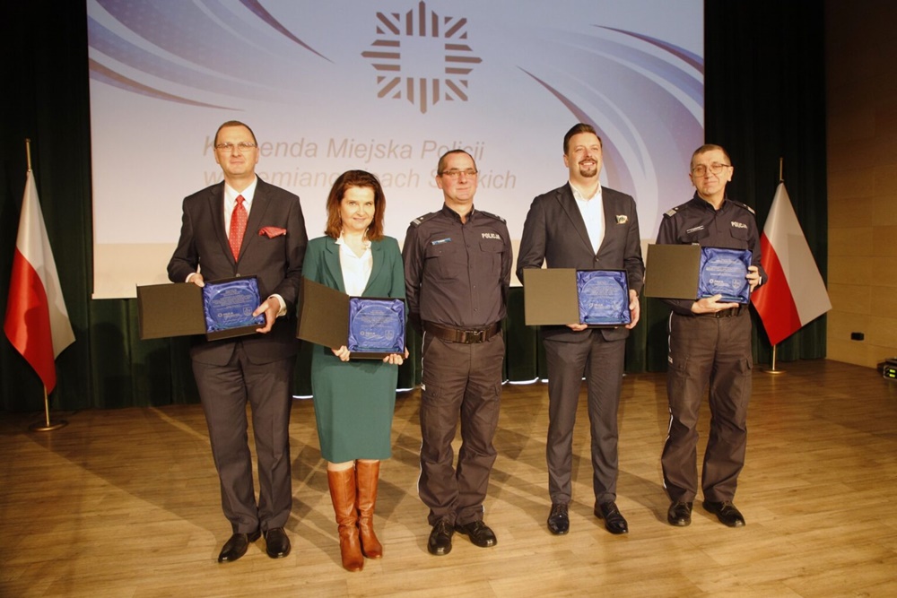 Podsumowano pracę policjantów w 2022 roku. Wręczenie odznak i statuetek