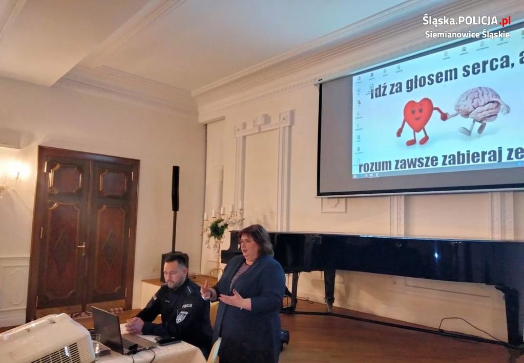 Policjanci spotkali się ze słuchaczami Uniwersytetu Trzeciego Wieku