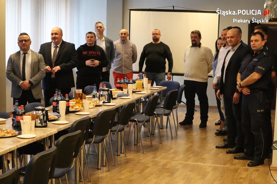 Policjanci i policjantki pożegnali się z mundurem. Teraz zasłużona emerytura