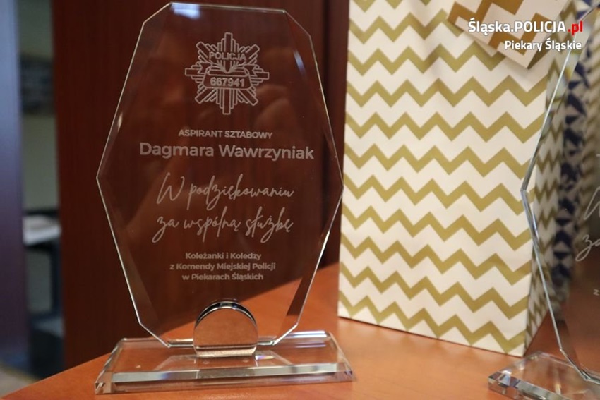 Policjanci i policjantki pożegnali się z mundurem. Teraz zasłużona emerytura