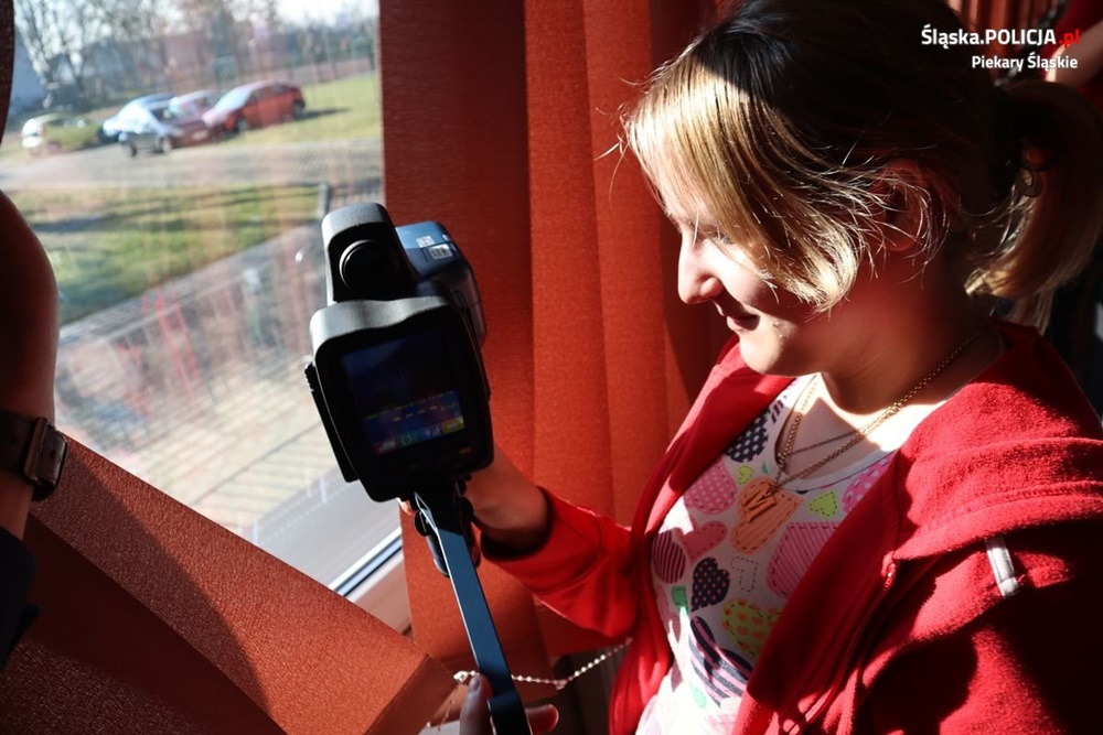 O bezpieczeństwie na drodze z "młodymi kierowcami". Spotkanie policjantów w ZSTZ