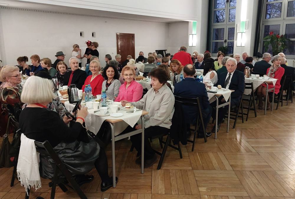 Biesiada karnawałowa Piekarskiego Uniwersytetu Trzeciego Wieku