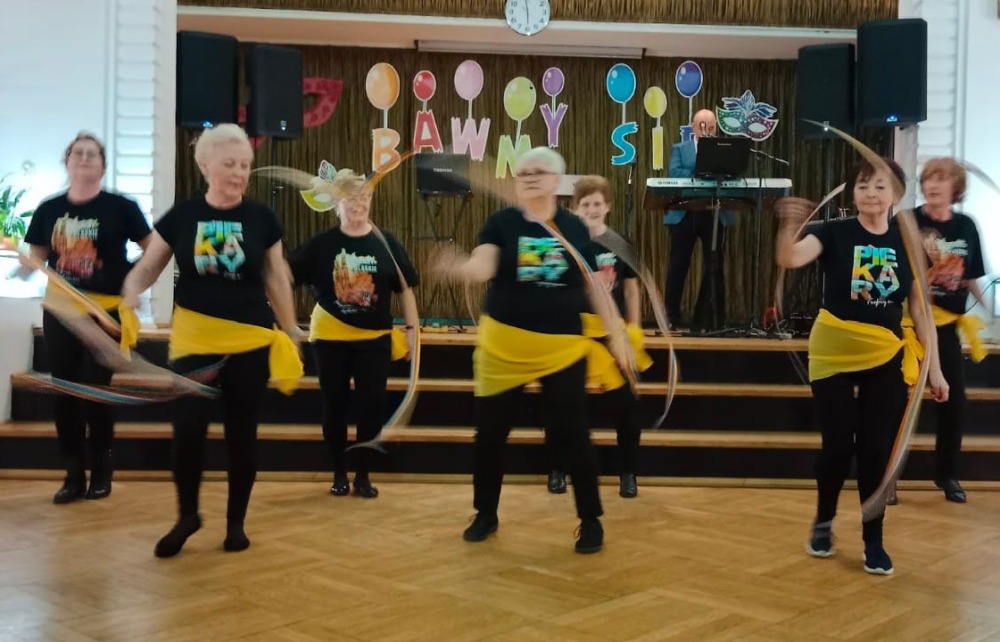 Biesiada karnawałowa Piekarskiego Uniwersytetu Trzeciego Wieku