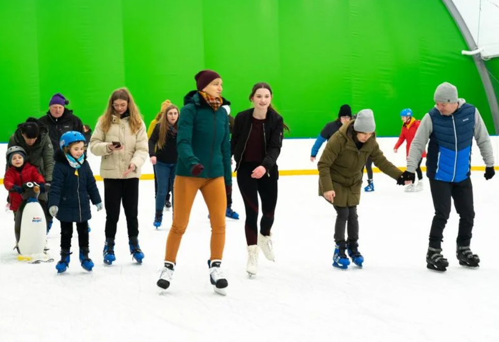Zadaszone i oblegane rybnickie lodowisko. Sprawdź wyniki!